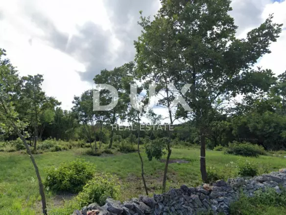 Land In Svetvinčenat, Croatia (1.339 M²)