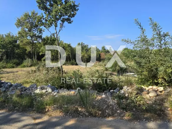 Land In Svetvinčenat, Croatia (1.339 M²)