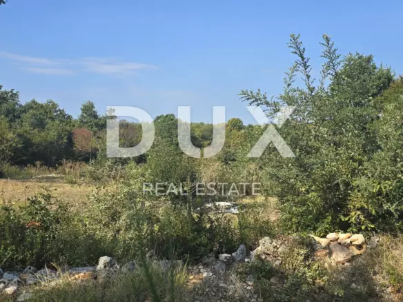 Land In Svetvinčenat, Croatia (1.339 M²)