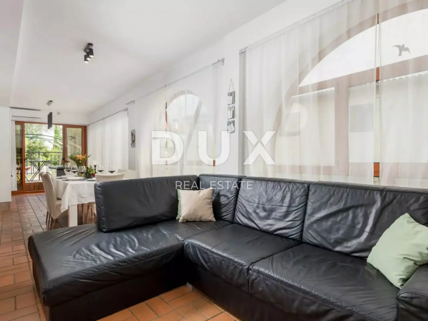 1728029983_tr_h-1200w-1600pr-truefo-auto-6-0db7e9 8-bedroom Villa In Kornić, Croatia (250 M²)