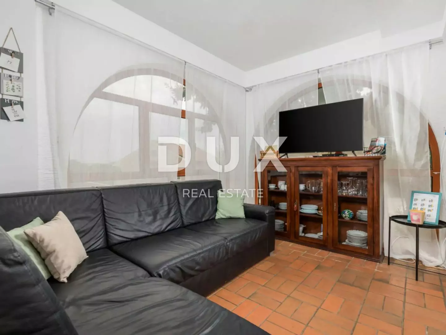 1728029987_tr_h-1200w-1600pr-truefo-auto-7-2f5ce8 8-bedroom Villa In Kornić, Croatia (250 M²)