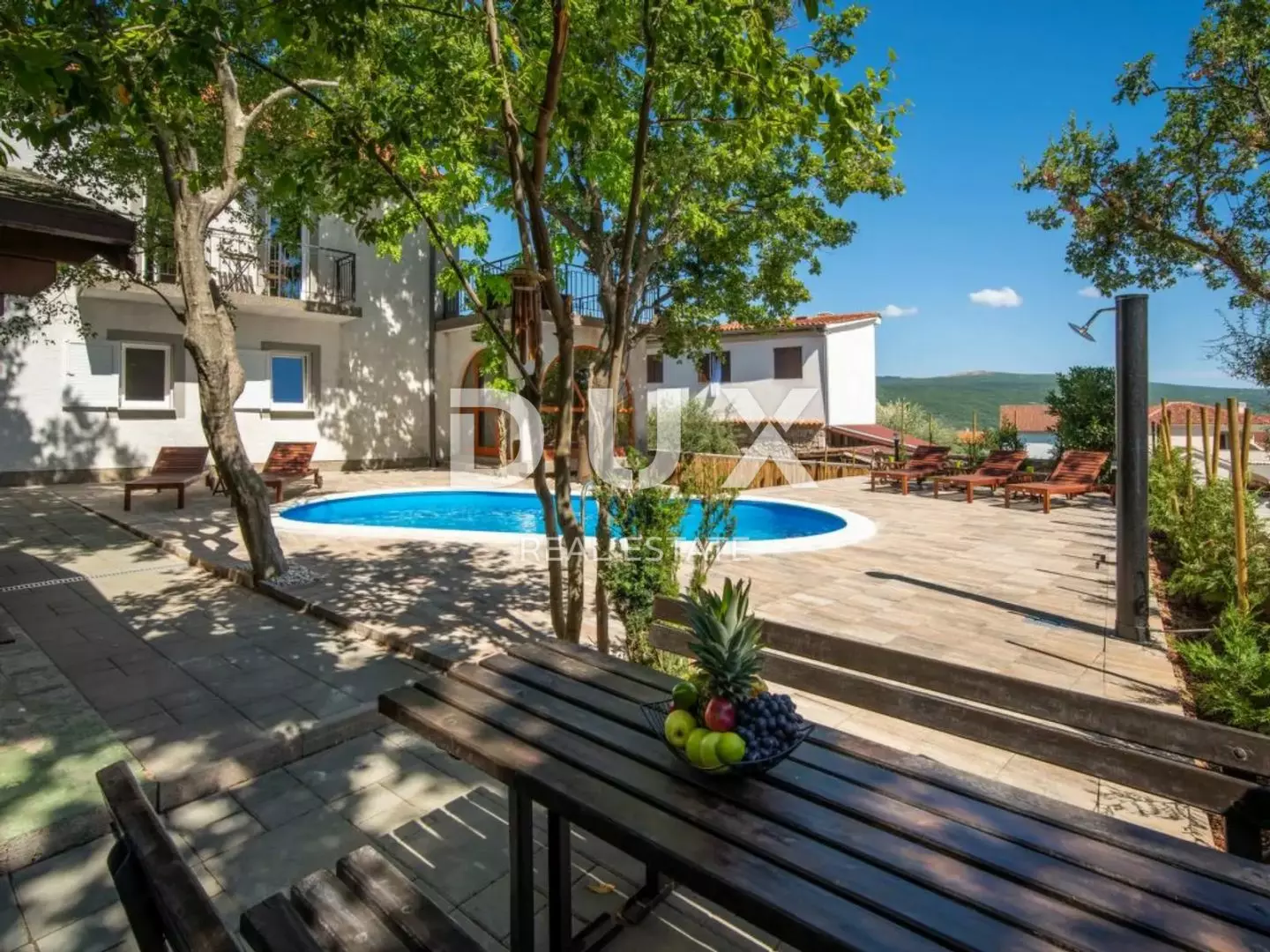 1728030019_tr_h-1200w-1600pr-truefo-auto-15-978750 8-bedroom Villa In Kornić, Croatia (250 M²)