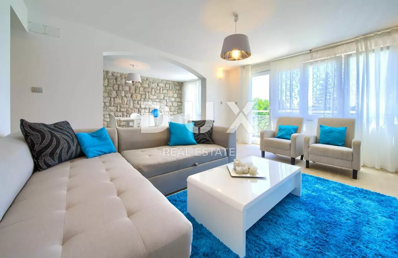 6-bedroom Villa In Novi Vinodolski, Croatia (200 M²)