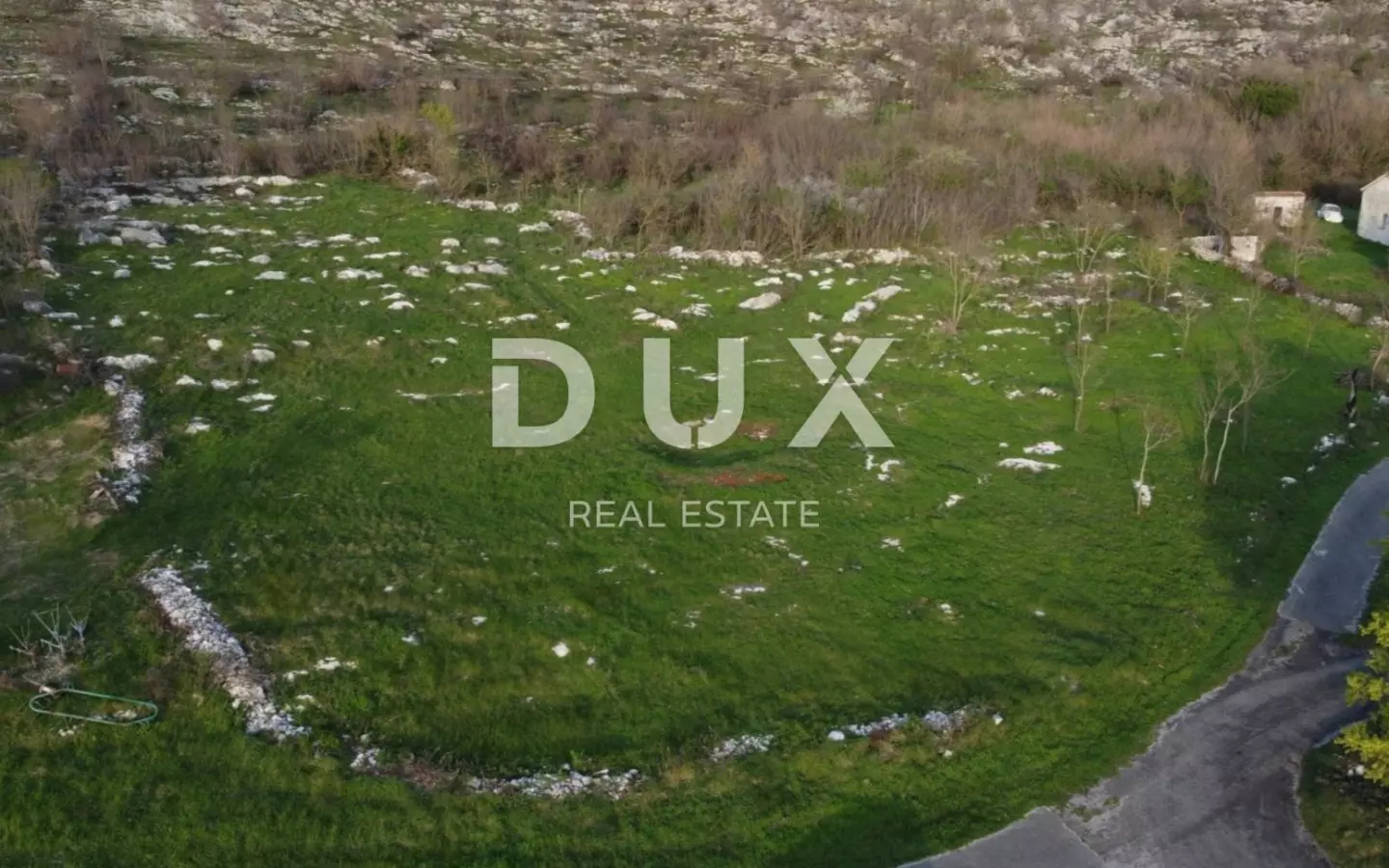 Land In Kršan, Croatia (1.084 M²)