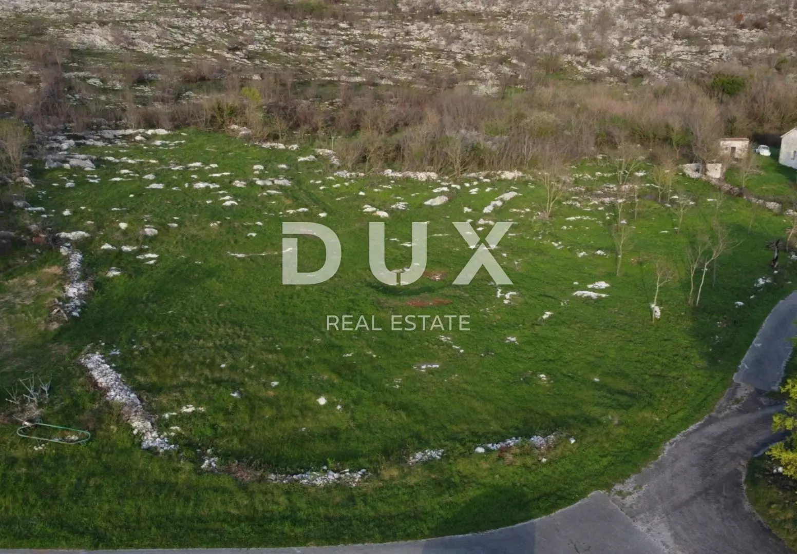 Land In Kršan, Croatia (1.084 M²)