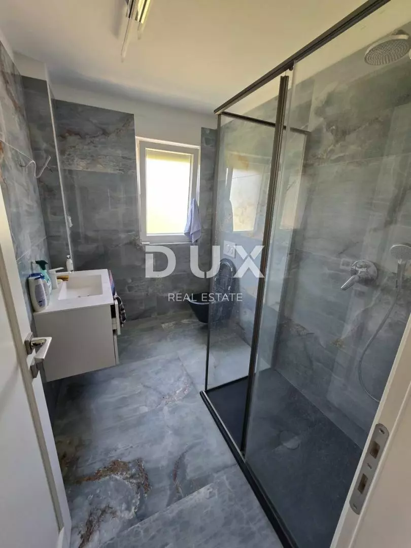 1745833906_photo_5800963498233152576_y-3f5571 4-bedroom Villa In Poreč, Croatia (254,6 M²)