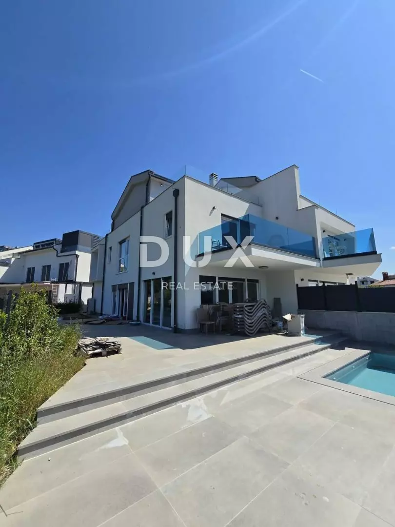 1745833915_photo_5800963498233152572_y-75b67e 4-bedroom Villa In Poreč, Croatia (254,6 M²)