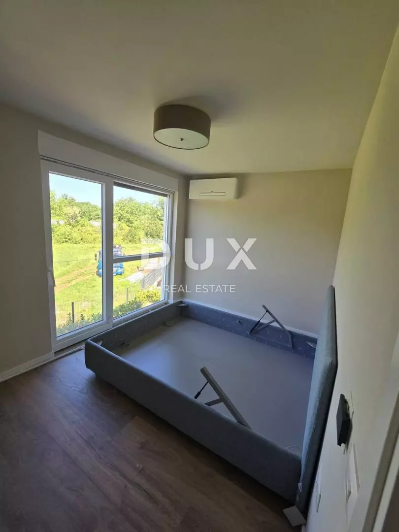 1745833918_photo_5800963498233152571_y-198d6e 4-bedroom Villa In Poreč, Croatia (254,6 M²)
