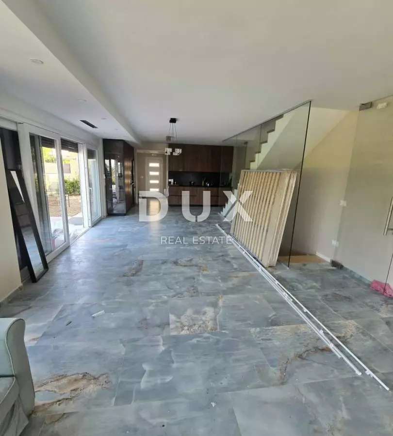 4-bedroom Villa In Poreč, Croatia (254,6 M²)
