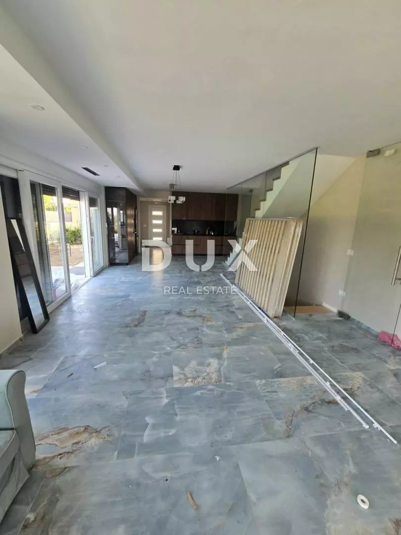 1745833933_photo_5800963498233152564_y-eab01f 4-bedroom Villa In Poreč, Croatia (254,6 M²)
