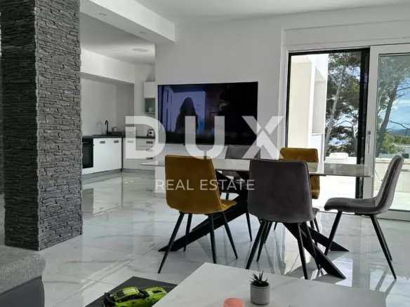 3-bedroom Apartment In Banjol, Croatia (170 M²)