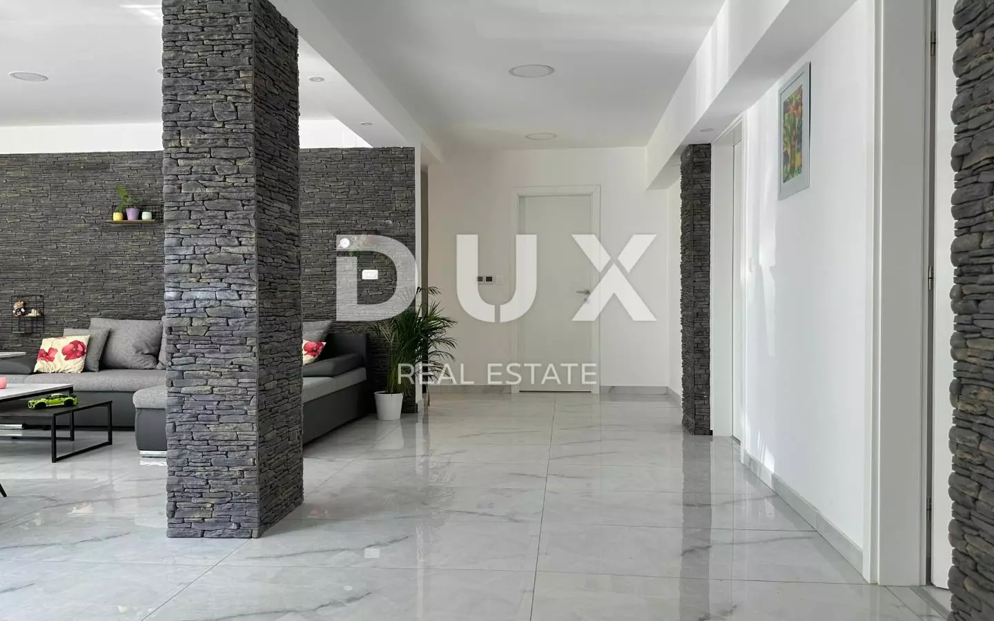 3-bedroom Apartment In Banjol, Croatia (170 M²)