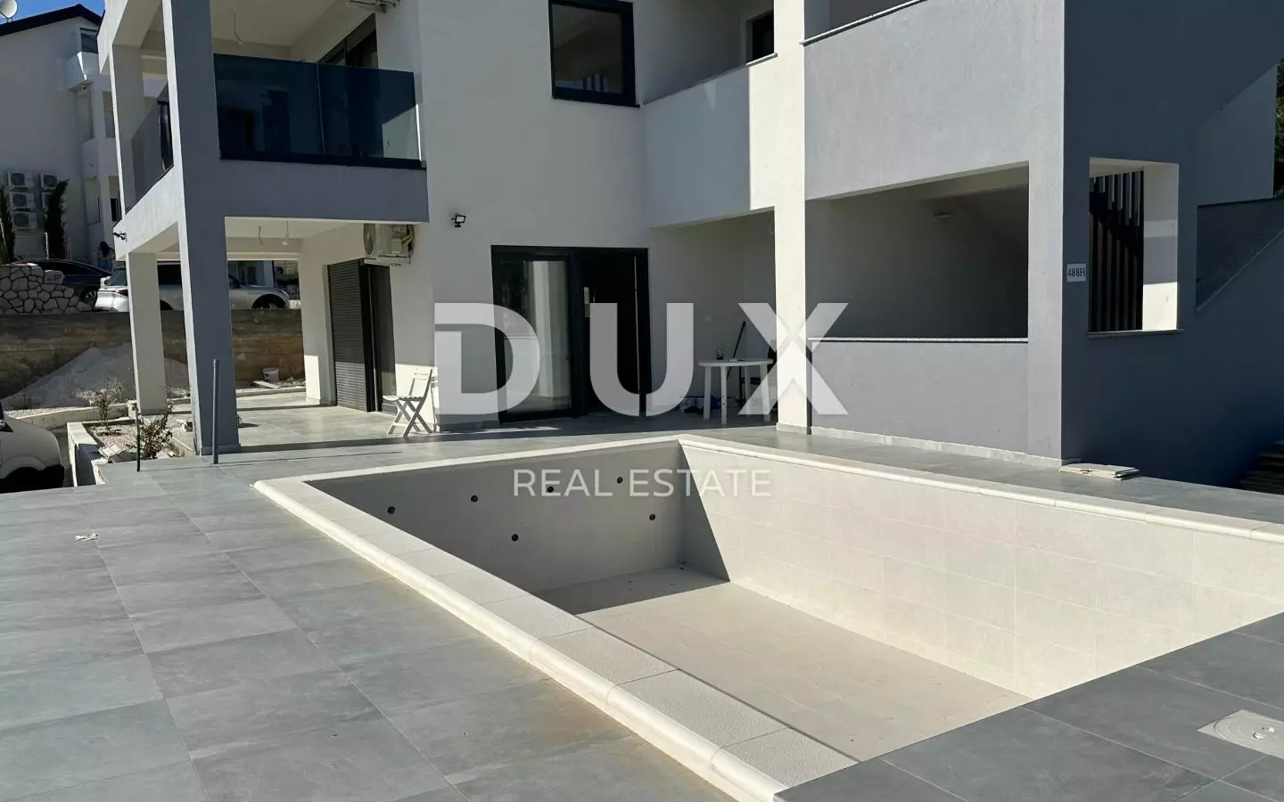 3-bedroom Apartment In Banjol, Croatia (170 M²)