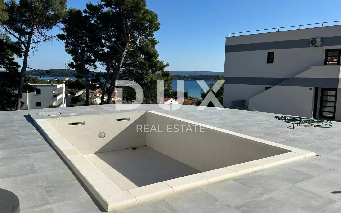 3-bedroom Apartment In Banjol, Croatia (170 M²)