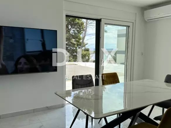 3-bedroom Apartment In Banjol, Croatia (170 M²)