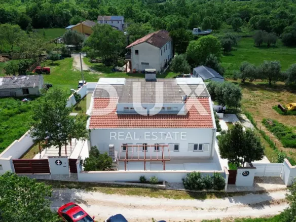 6-bedroom Villa In Vrsar, Croatia (400 M²)