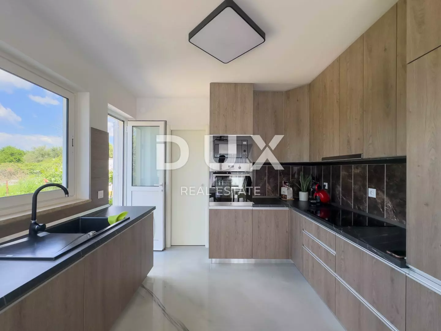 6-bedroom Villa In Vrsar, Croatia (400 M²)