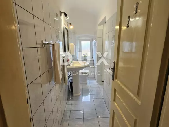 2-bedroom Apartment In Volosko, Croatia (94 M²)
