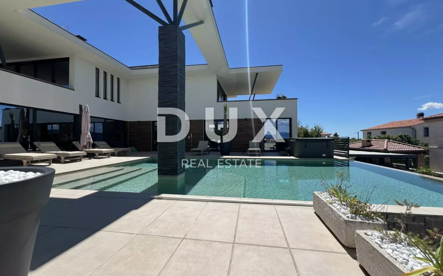 5-bedroom Villa In Linardići, Croatia (370 M²)