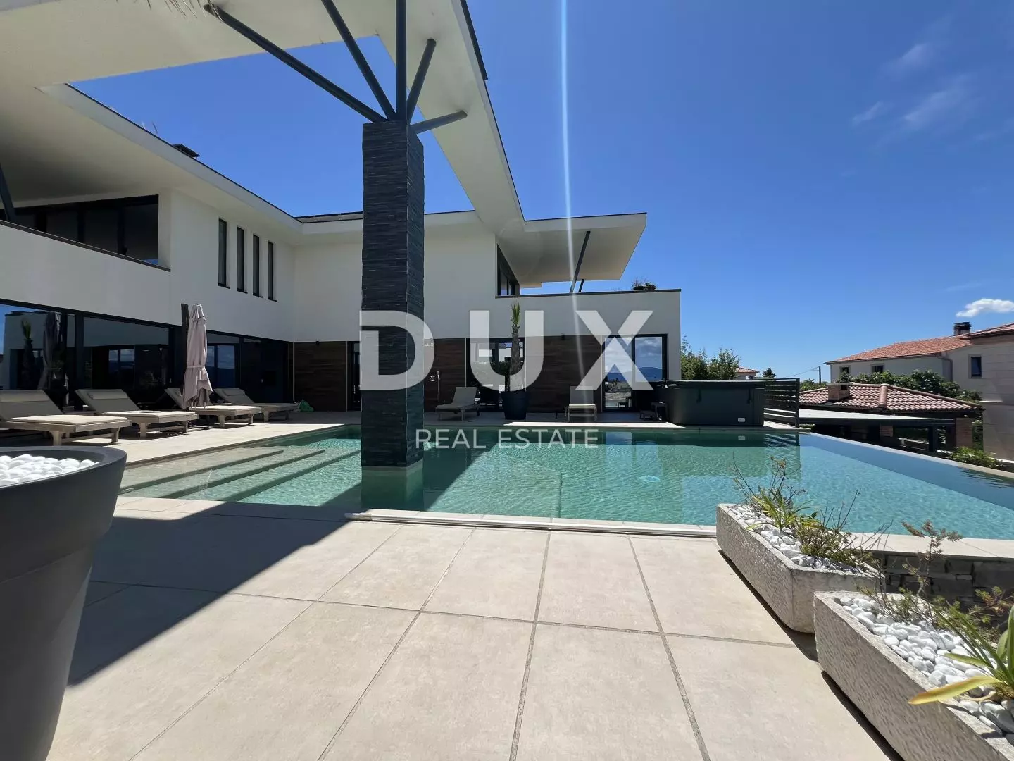 5-bedroom Villa In Linardići, Croatia (370 M²)