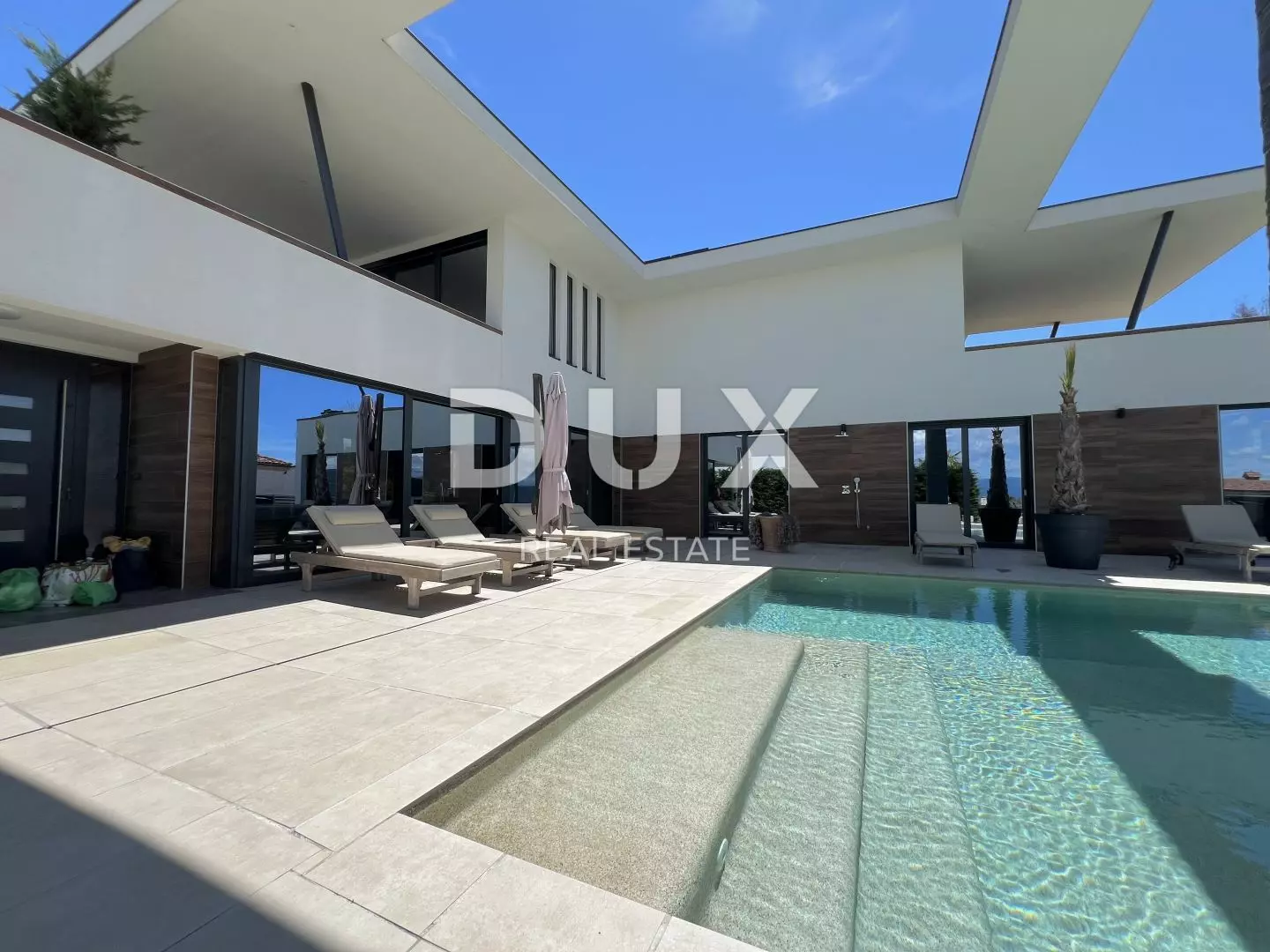 5-bedroom Villa In Linardići, Croatia (370 M²)