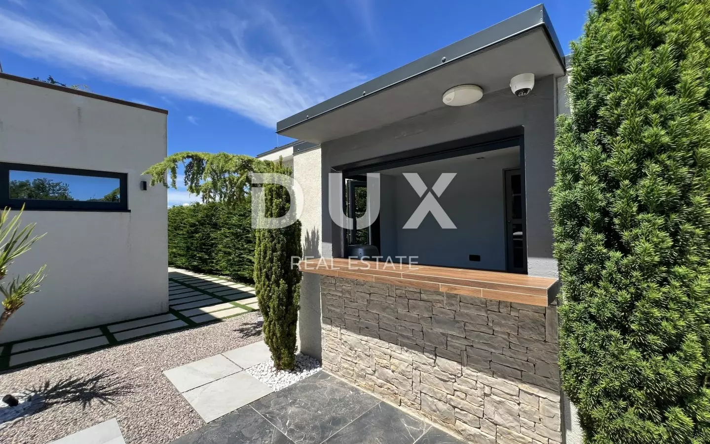 5-bedroom Villa In Linardići, Croatia (370 M²)