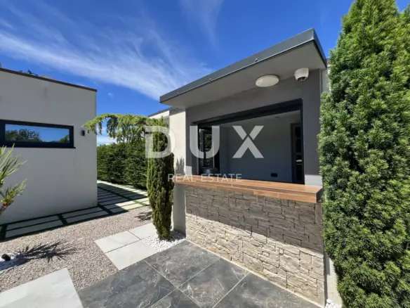 5-bedroom Villa In Linardići, Croatia (370 M²)