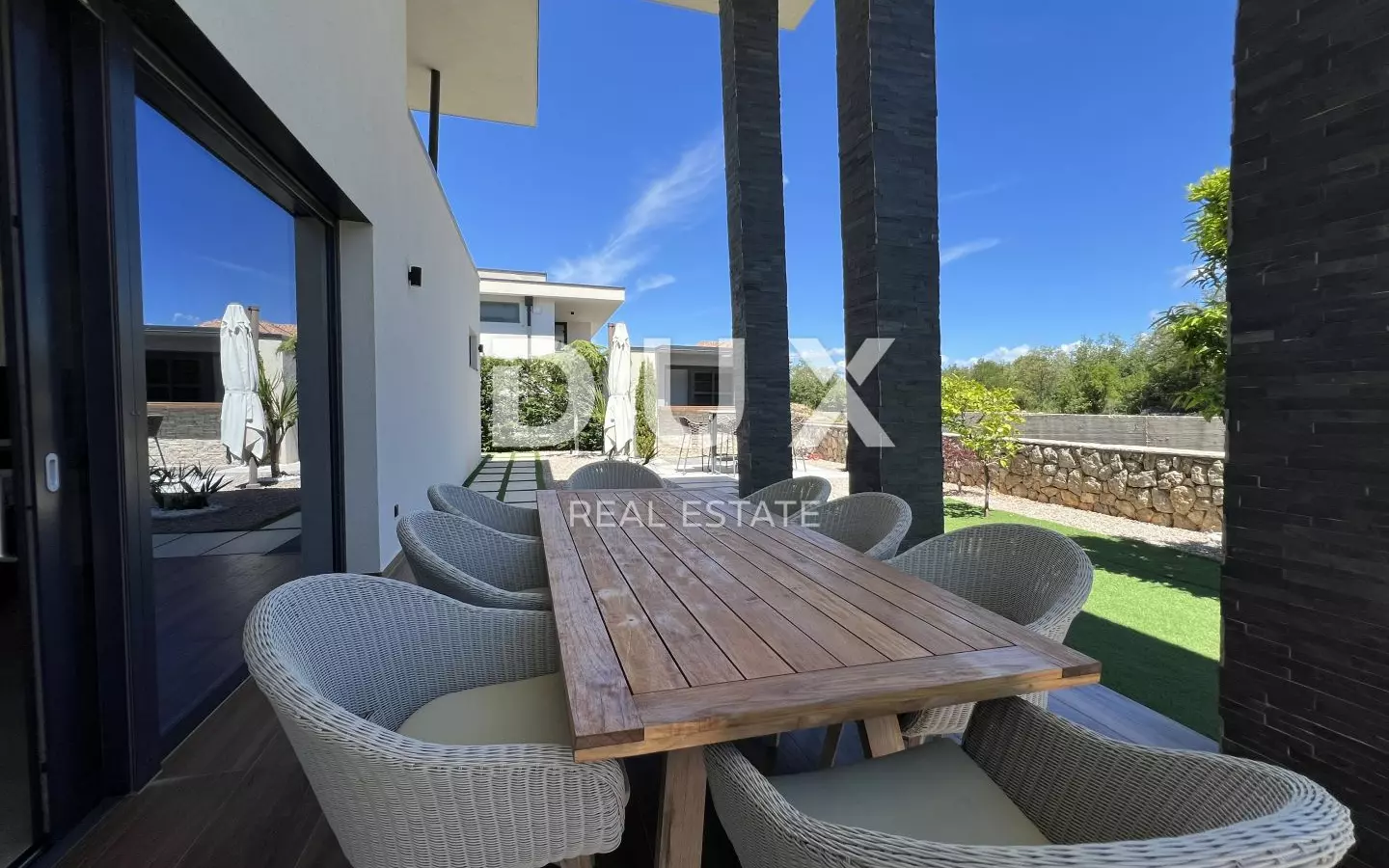 5-bedroom Villa In Linardići, Croatia (370 M²)