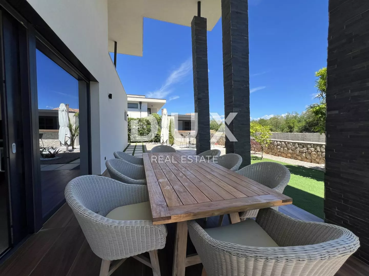 5-bedroom Villa In Linardići, Croatia (370 M²)