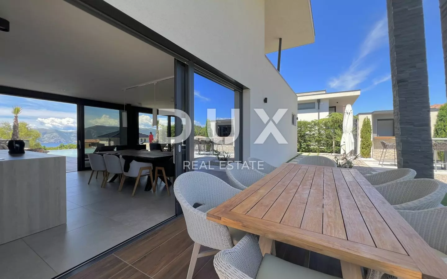 5-bedroom Villa In Linardići, Croatia (370 M²)