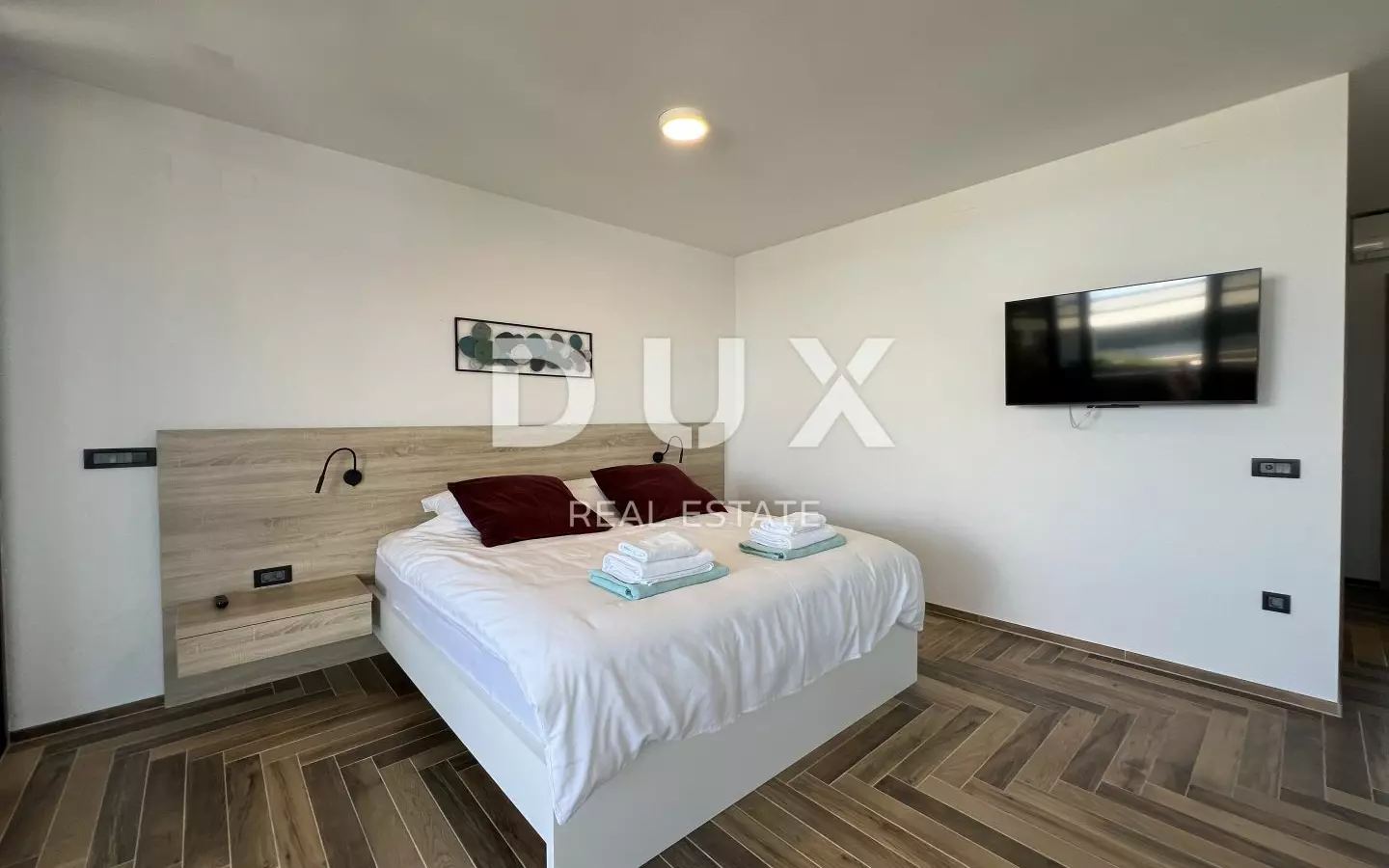 5-bedroom Villa In Linardići, Croatia (370 M²)