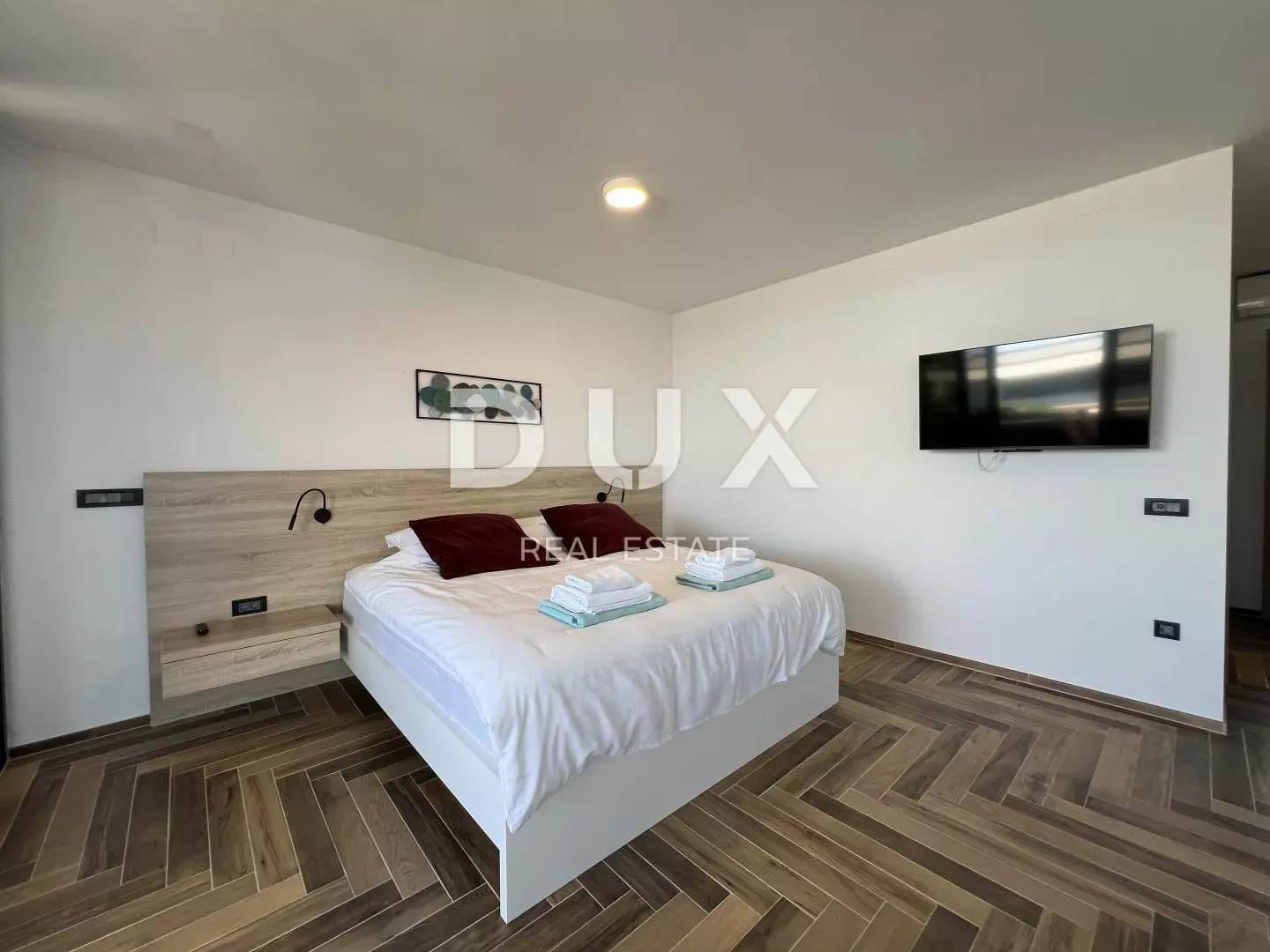5-bedroom Villa In Linardići, Croatia (370 M²)