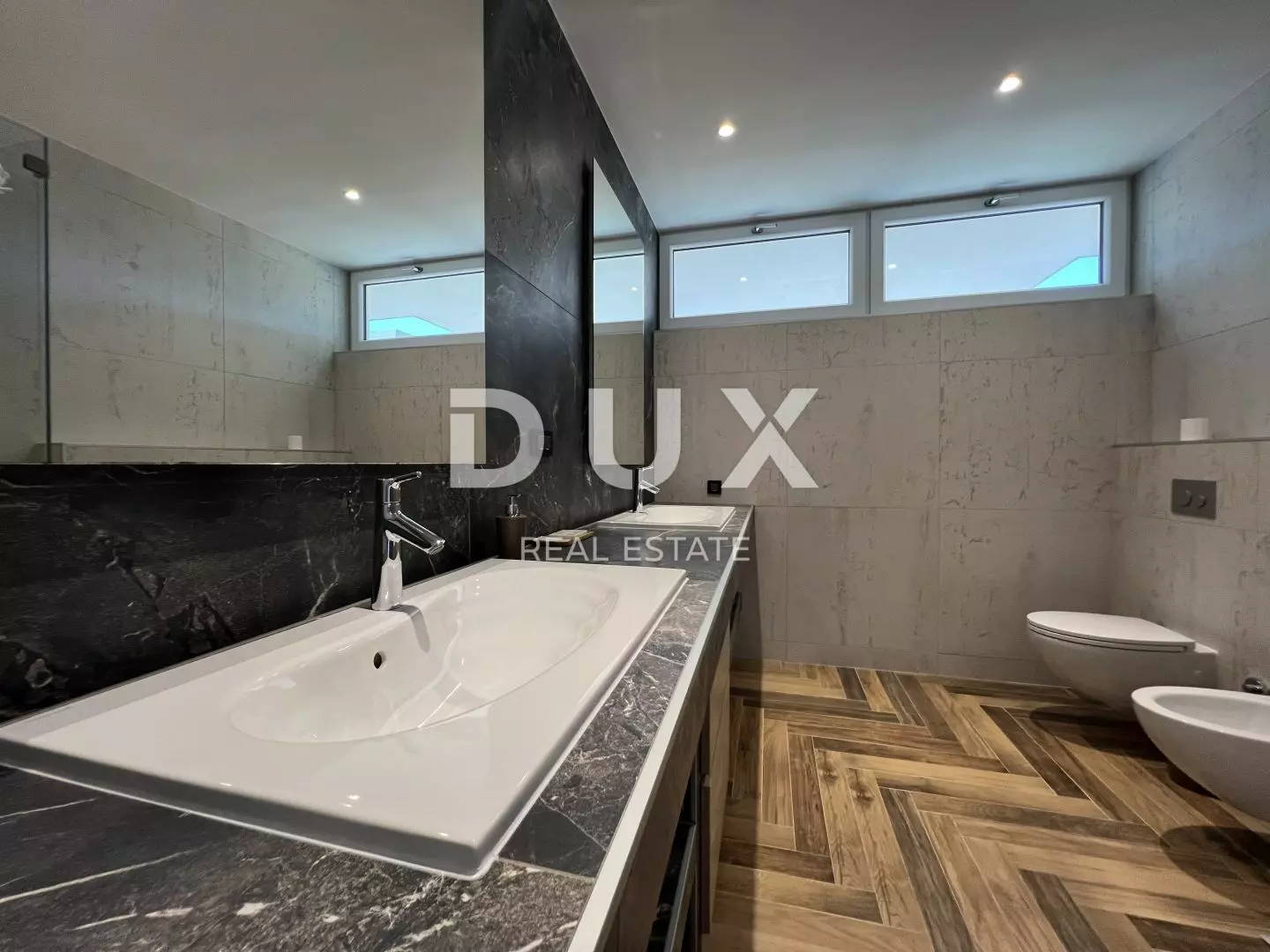 5-bedroom Villa In Linardići, Croatia (370 M²)