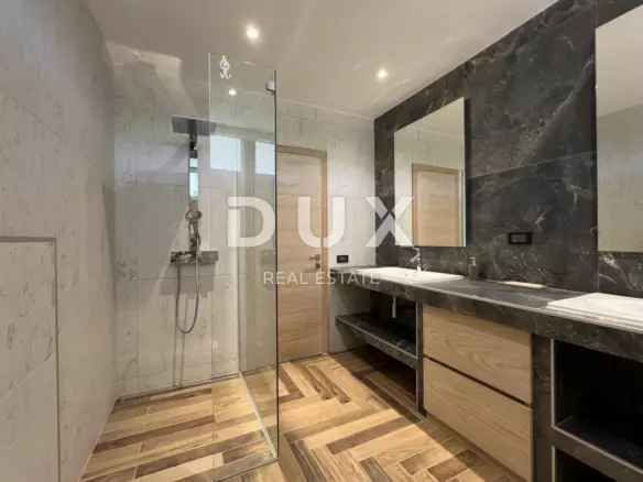 5-bedroom Villa In Linardići, Croatia (370 M²)