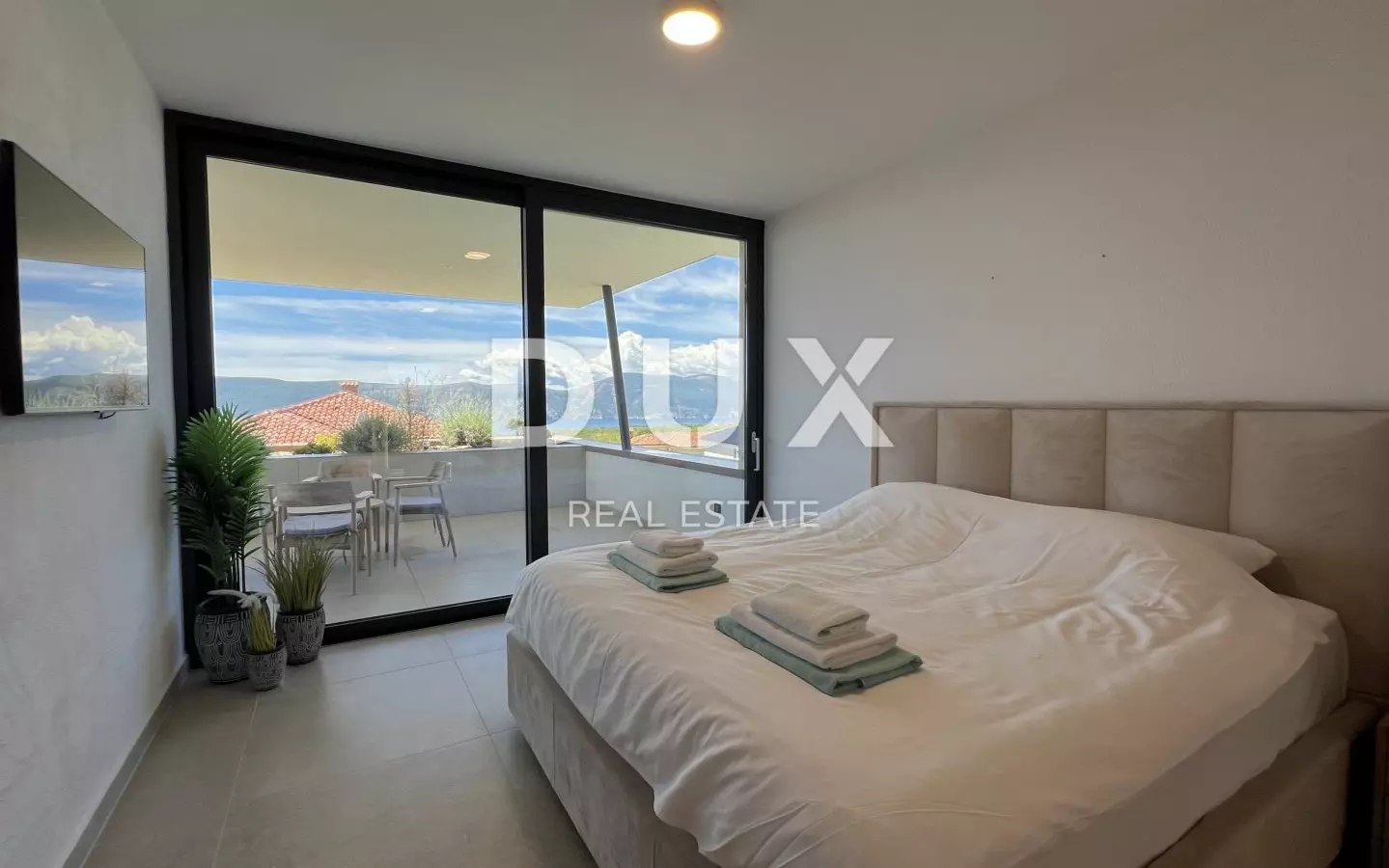 5-bedroom Villa In Linardići, Croatia (370 M²)