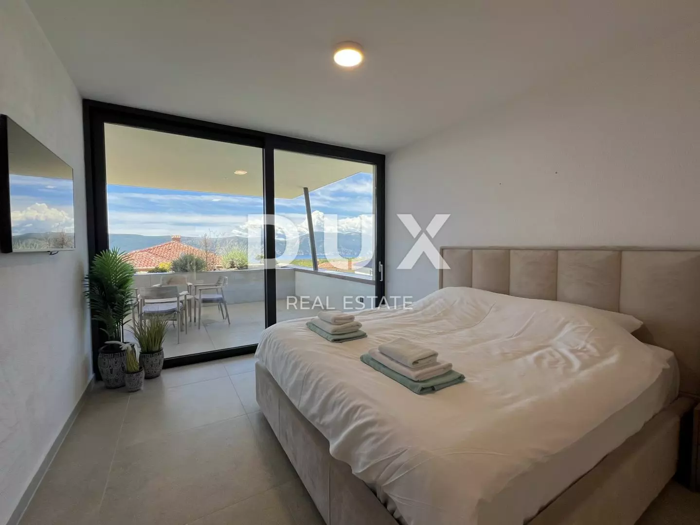 5-bedroom Villa In Linardići, Croatia (370 M²)