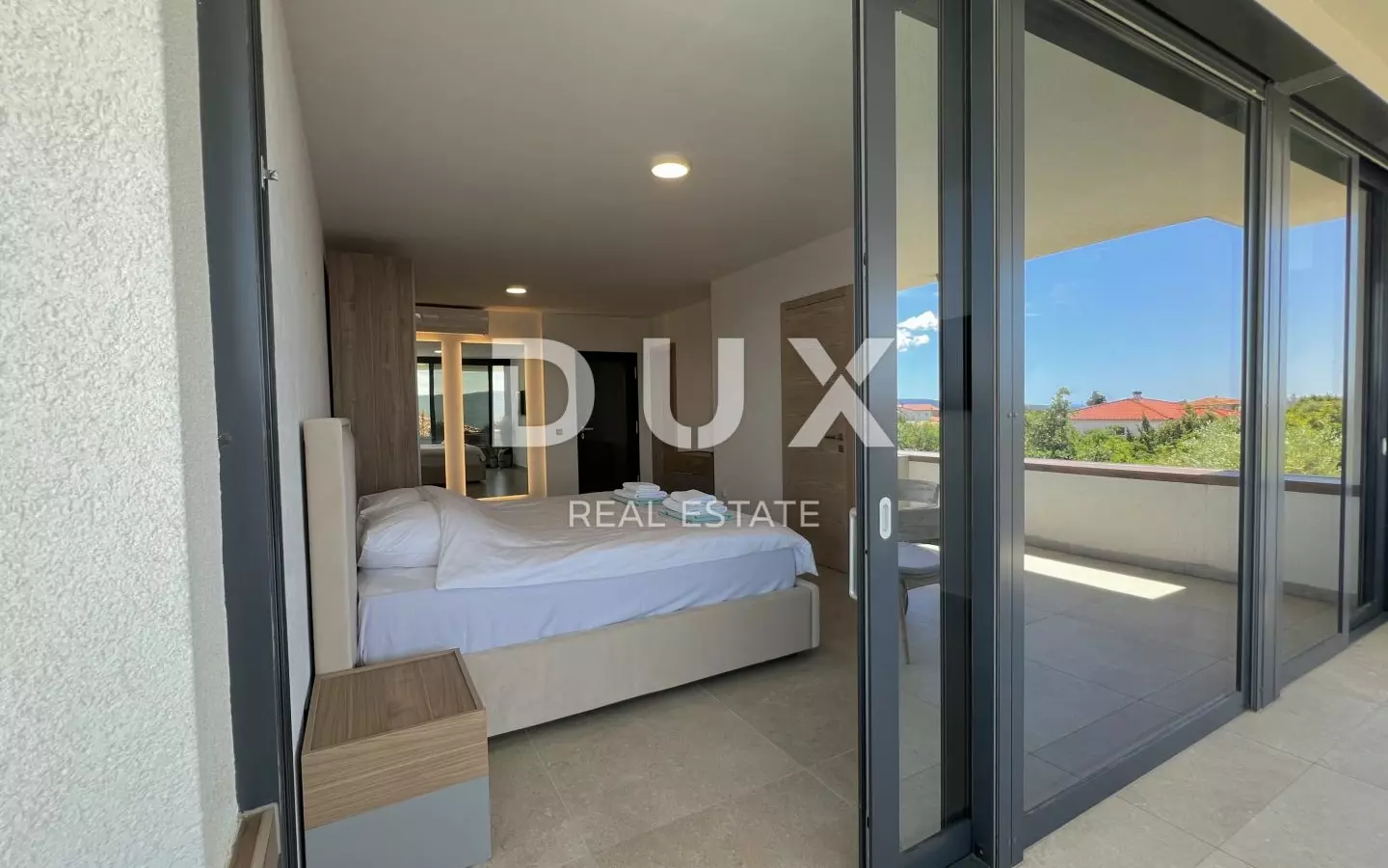 5-bedroom Villa In Linardići, Croatia (370 M²)