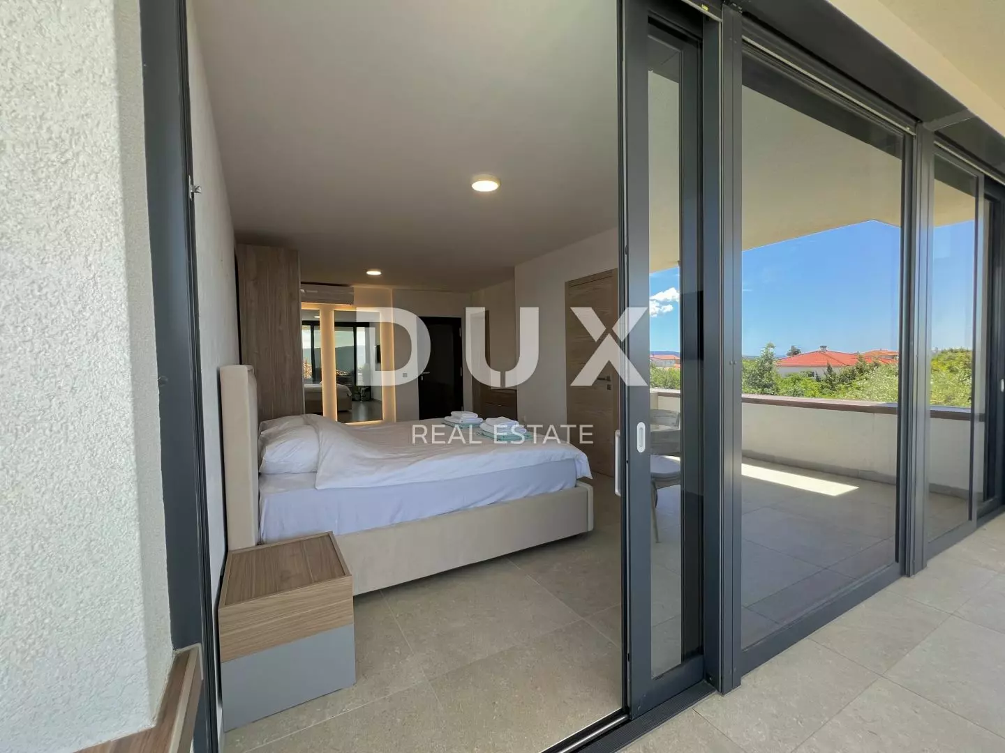 5-bedroom Villa In Linardići, Croatia (370 M²)