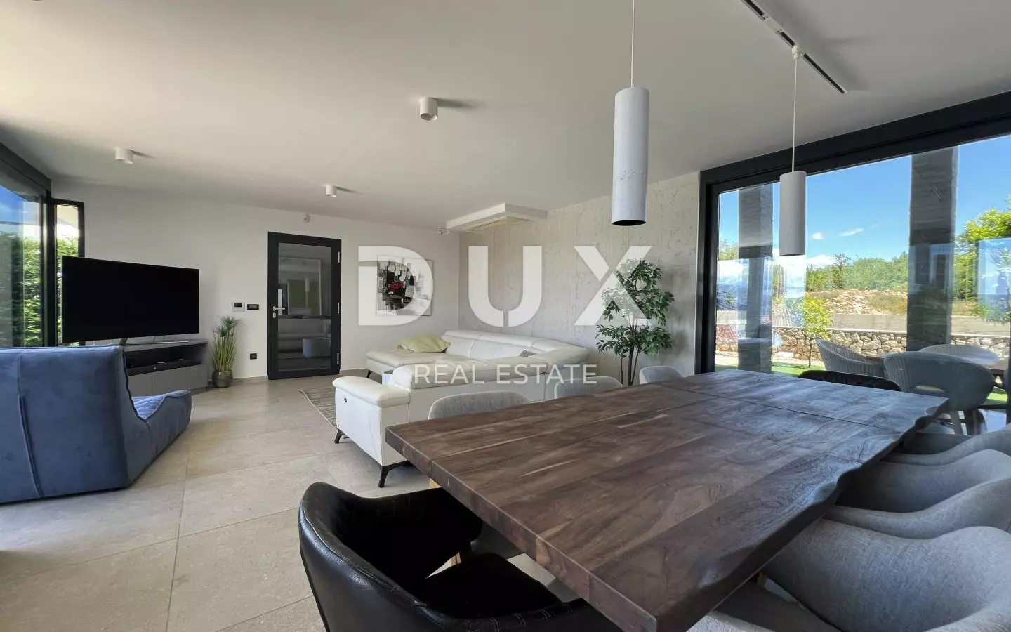 5-bedroom Villa In Linardići, Croatia (370 M²)