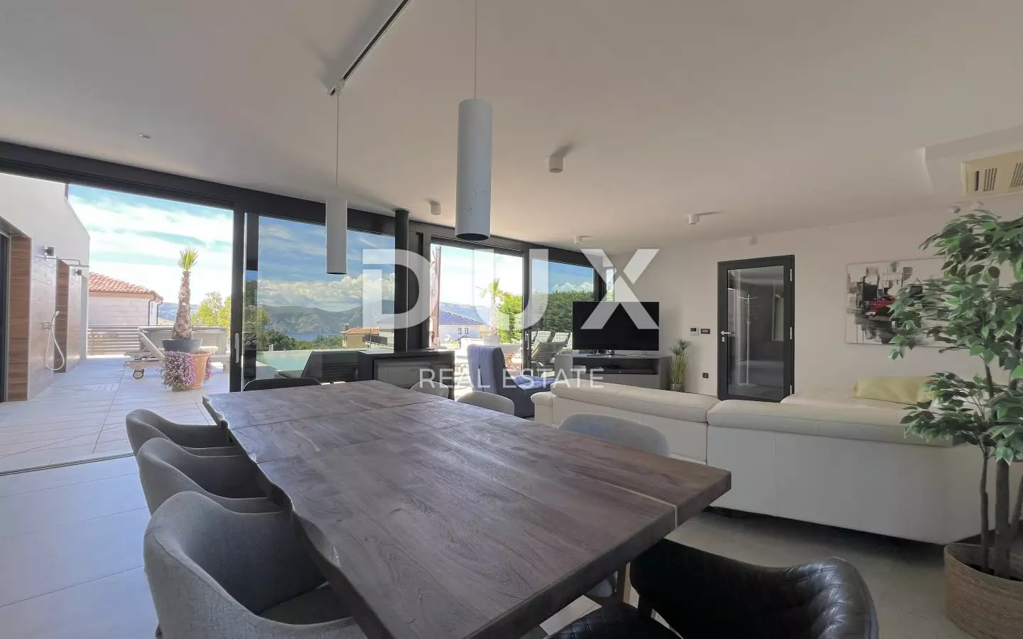 5-bedroom Villa In Linardići, Croatia (370 M²)