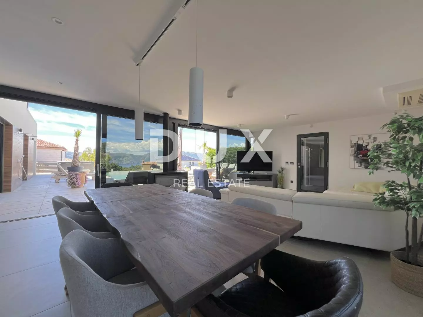 5-bedroom Villa In Linardići, Croatia (370 M²)