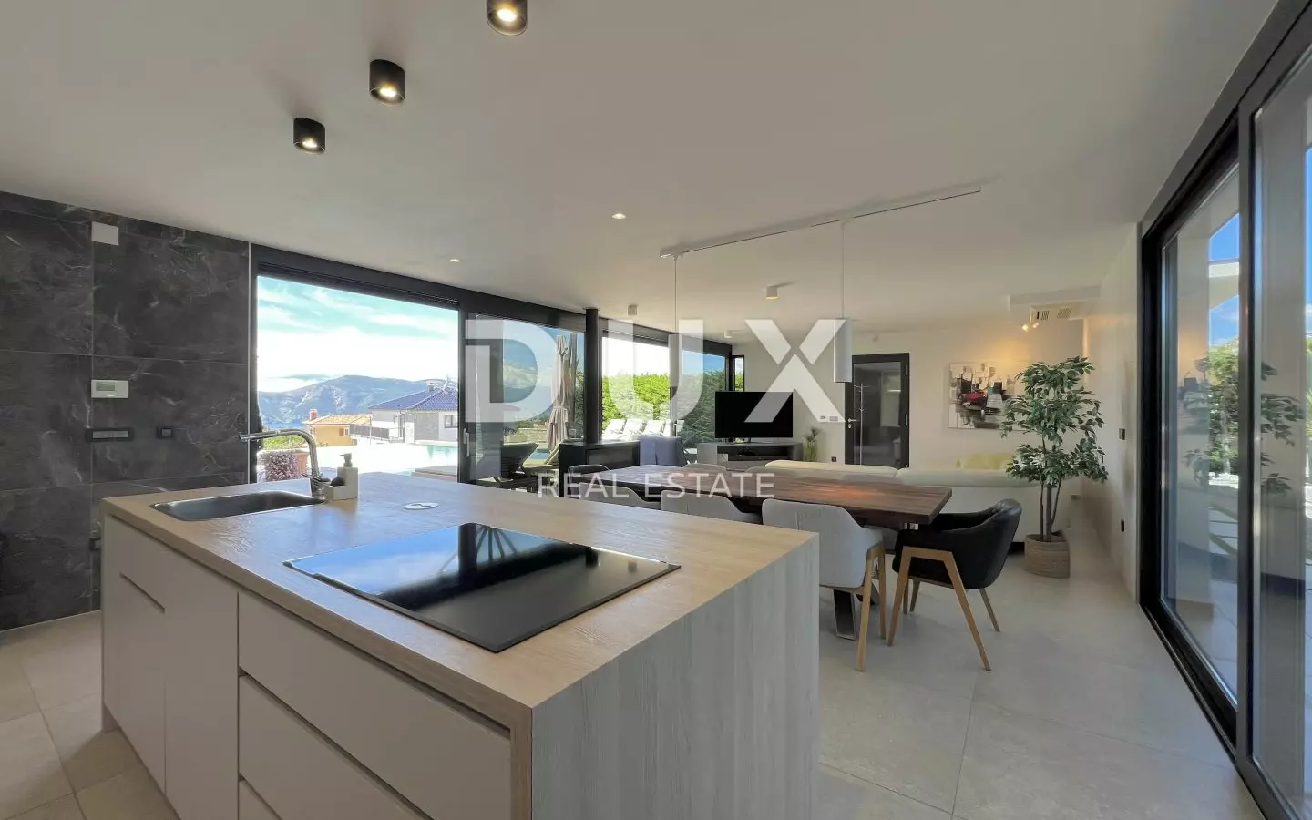 5-bedroom Villa In Linardići, Croatia (370 M²)