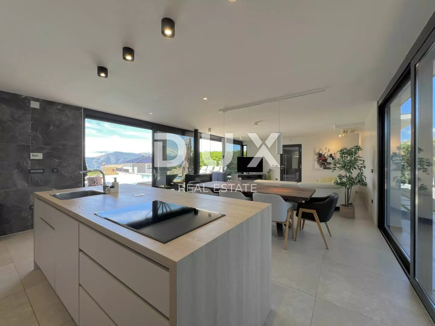 5-bedroom Villa In Linardići, Croatia (370 M²)