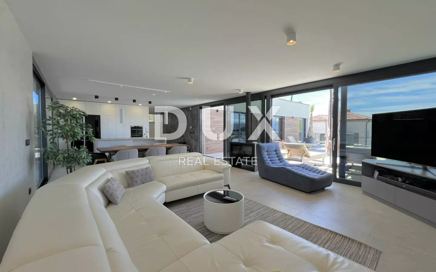 5-bedroom Villa In Linardići, Croatia (370 M²)