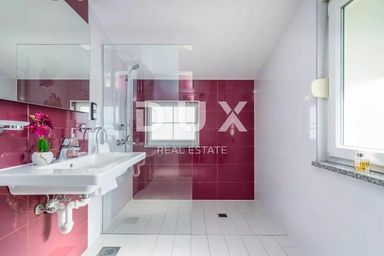5-bedroom Villa In Kaštel Štafilić, Croatia (277 M²)