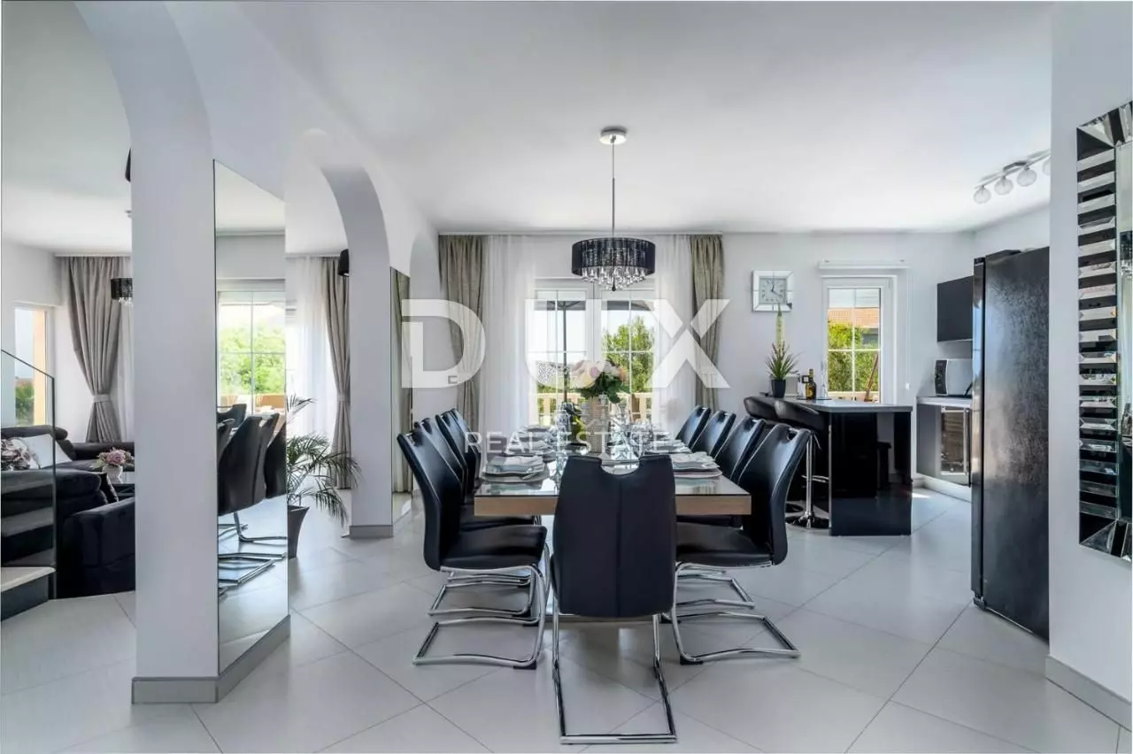 5-bedroom Villa In Kaštel Štafilić, Croatia (277 M²)