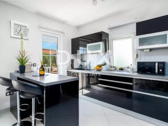 5-bedroom Villa In Kaštel Štafilić, Croatia (277 M²)