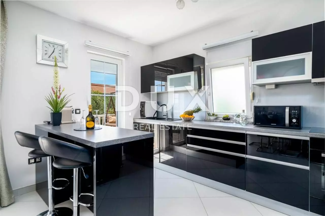 5-bedroom Villa In Kaštel Štafilić, Croatia (277 M²)