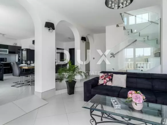 5-bedroom Villa In Kaštel Štafilić, Croatia (277 M²)