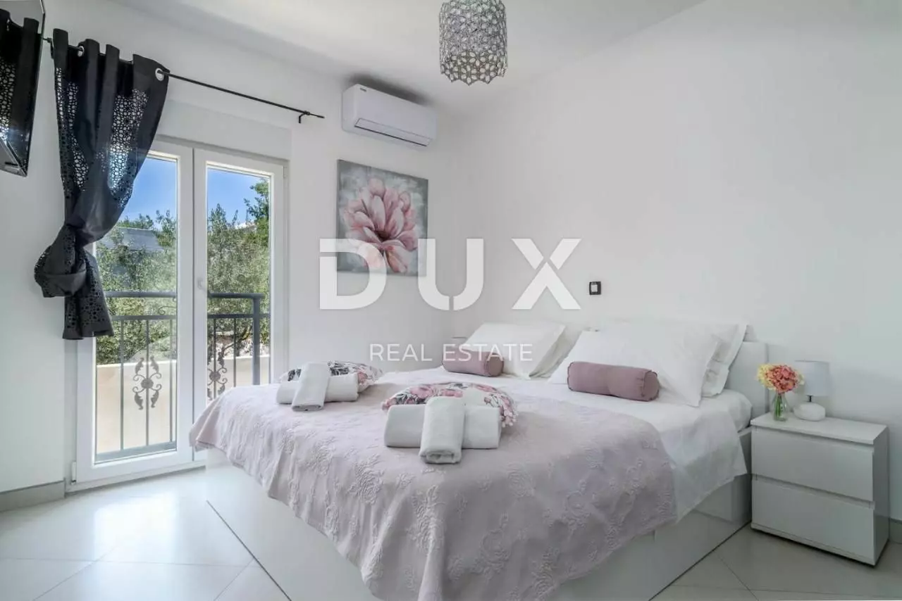 5-bedroom Villa In Kaštel Štafilić, Croatia (277 M²)